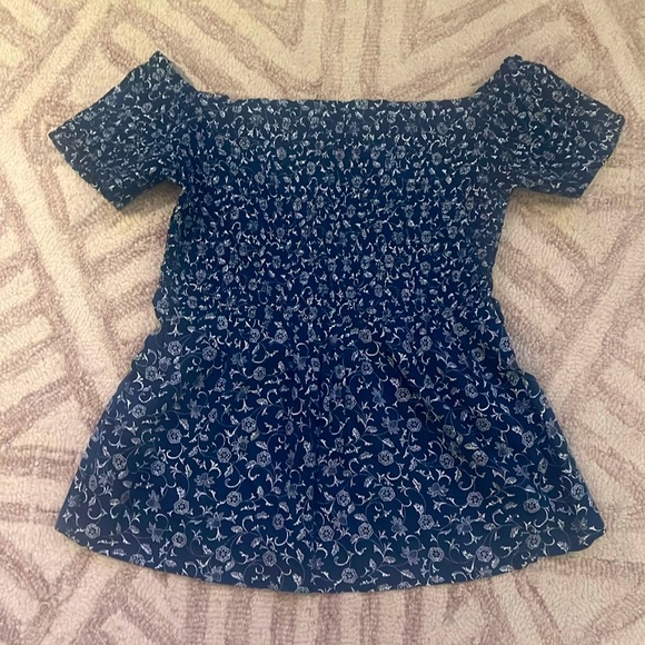 Old Navy - floral print smocked off-the-shoulder top - Picture 2 of 4